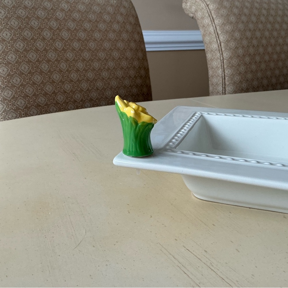 3 Yellow Daffodil Flower With Green Leaves Platter Decorations 🌼 - Picture 4 of 6